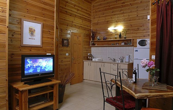 אלון בגליל בקתות עץ - ������ �כחל - ������ ����